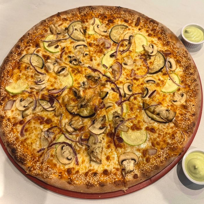 Mushroom, courgette and red onion pizza with two dips